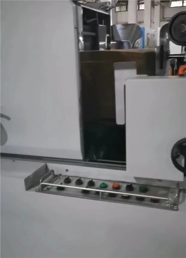 Maszyna do wykrawania płaskiego cięcia płyt